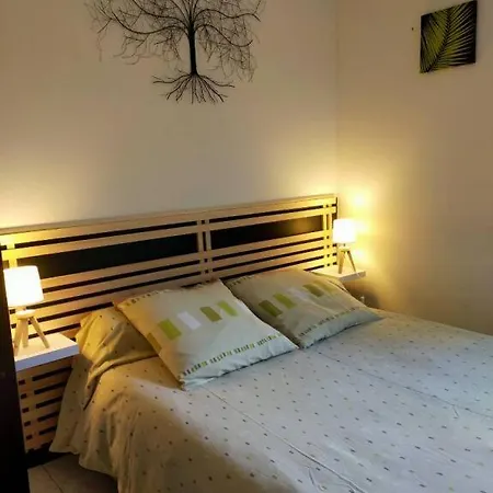 בית נופש Maison Avec Courette A 400 M De La *